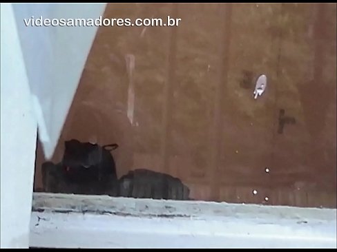 ❤️ Home excitat mirant la seva xicota amb un altre noi, gravant un vídeo de merda sense molestar la parella ❤️❌ Porno a nosaltres ☑