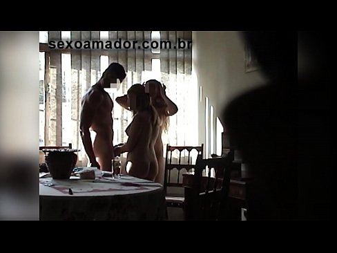 ❤️ Els amics sexuals conviden un home gegant i un trio amb ell ❤️❌ Porno a nosaltres ☑